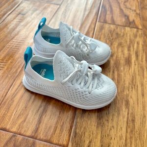 Girls Native white tennis shoes size 7.5 VGUC